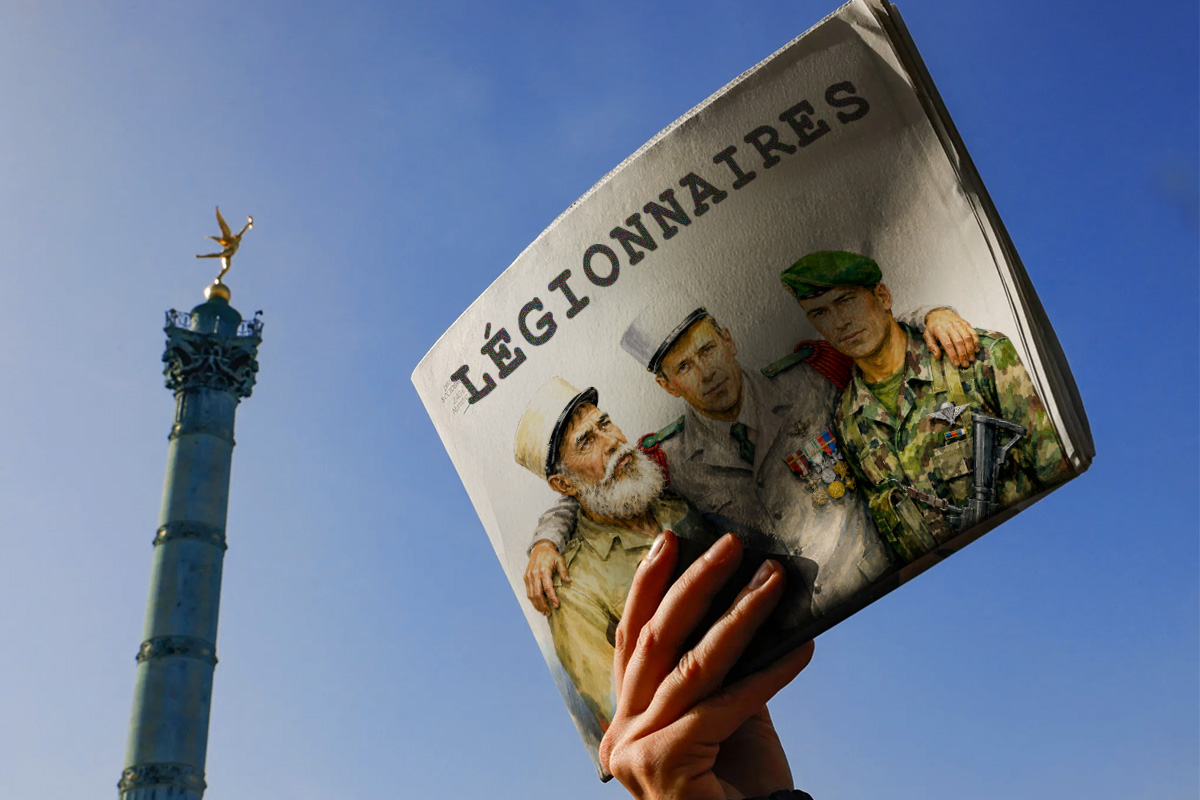 Magazine Légionnaires tenu devant la colonne de la Bastille